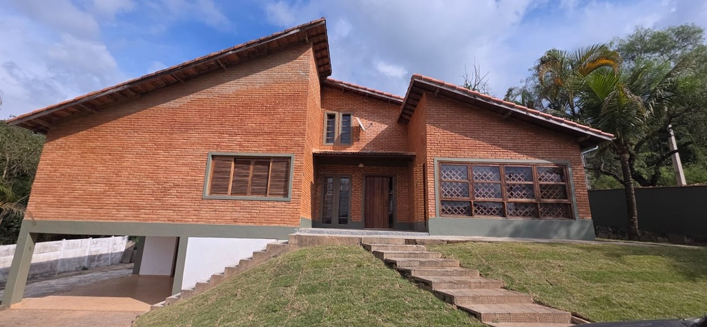 residential-/-home-3-quartos-jardim-do-lago-lambari-mg